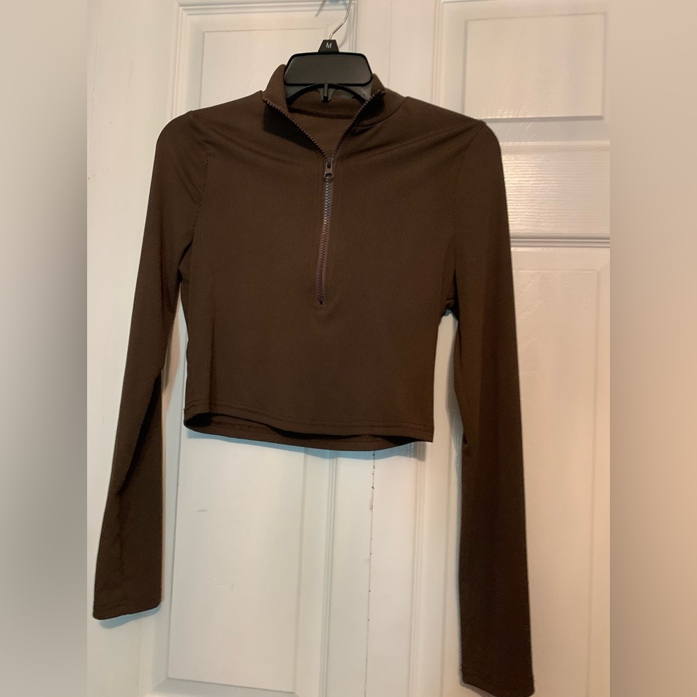 Long sleeve crop top